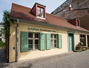 Babelsberg, am S-Bahnhof · Rudolf-Breitscheid-Str. 45